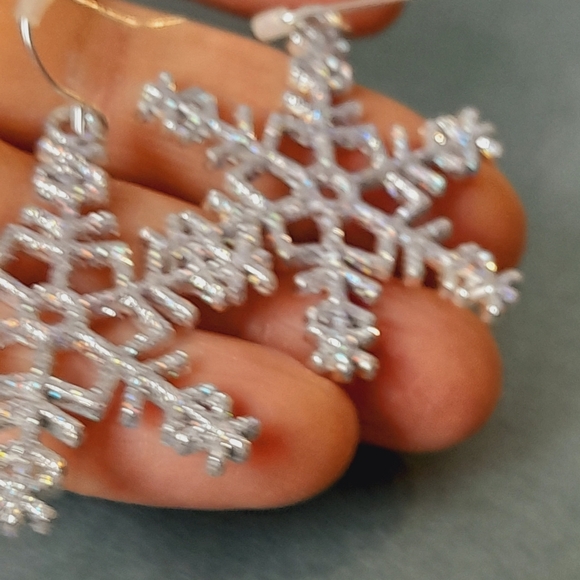 Snow Silver Flake Errings - Picture 5 of 5